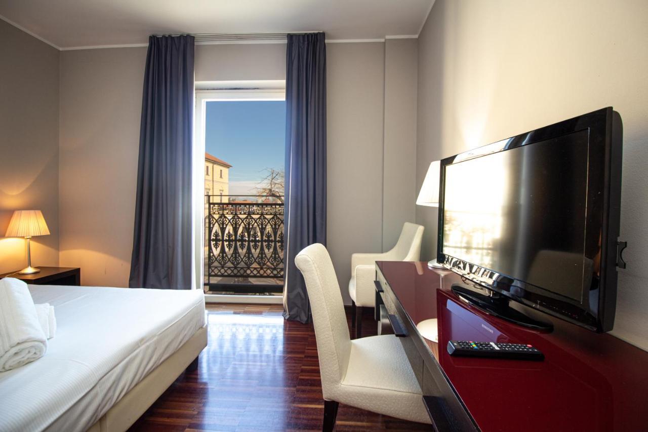 Hotel Cavour Novara Luaran gambar